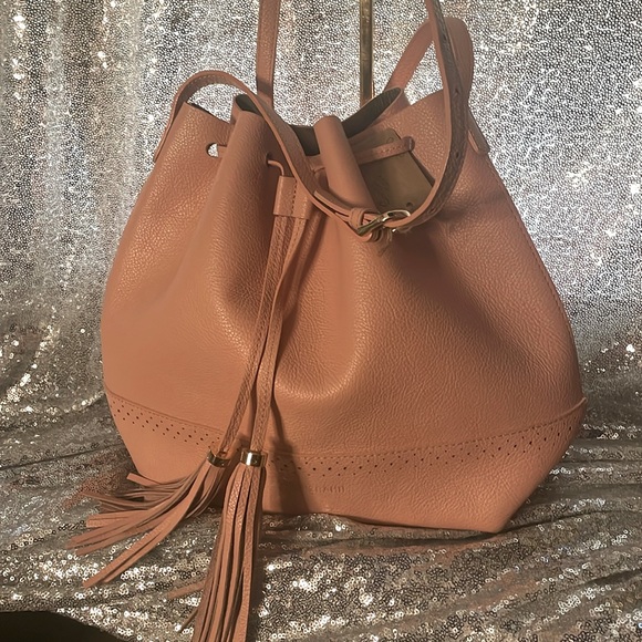 Isaac Mizrahi Handbags - * Isaac Mizrahii